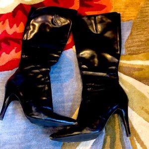 Leather upper check out boot can be fixed by shoe maker make a offer as is